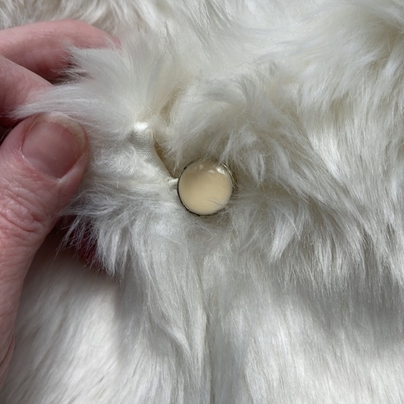 Gymboree Girls’ White Faux Fur Jacket Size 4-5 - Picture 5 of 9